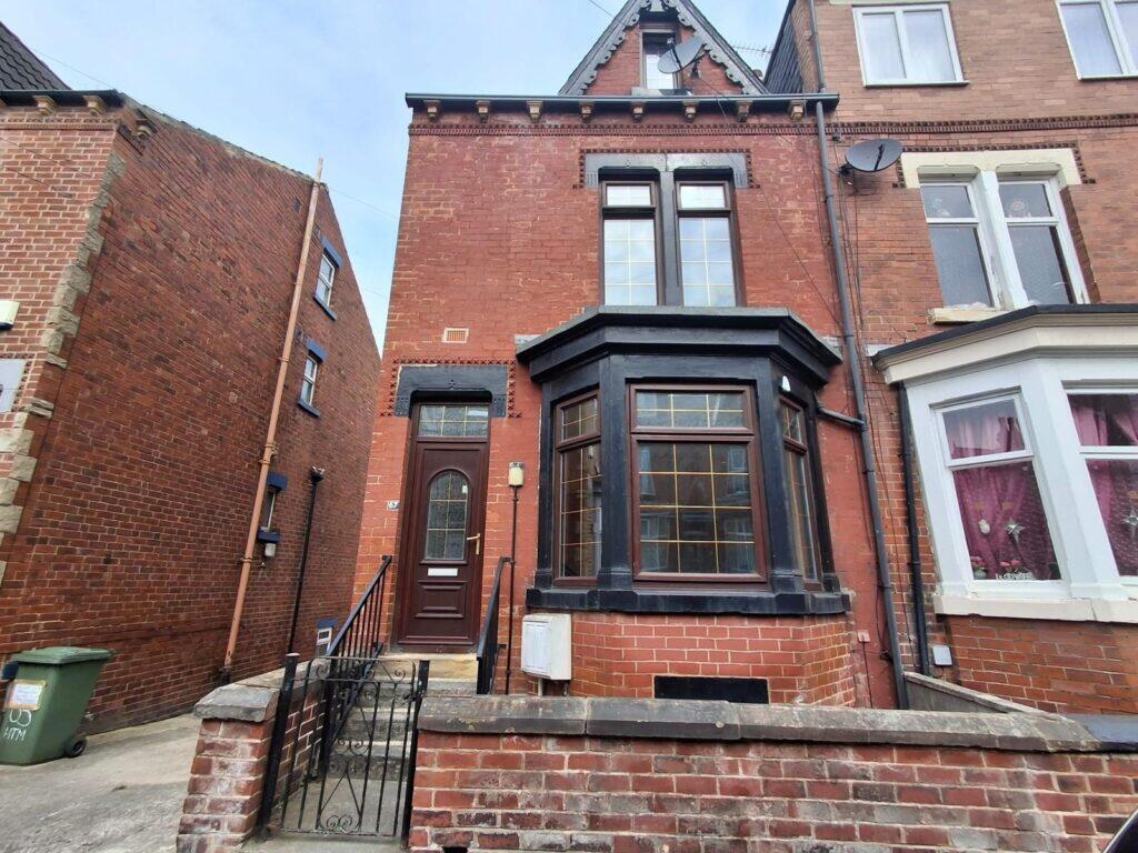 4 bed End of Terrace for rent in Leeds. From Ritz Properties - Leeds