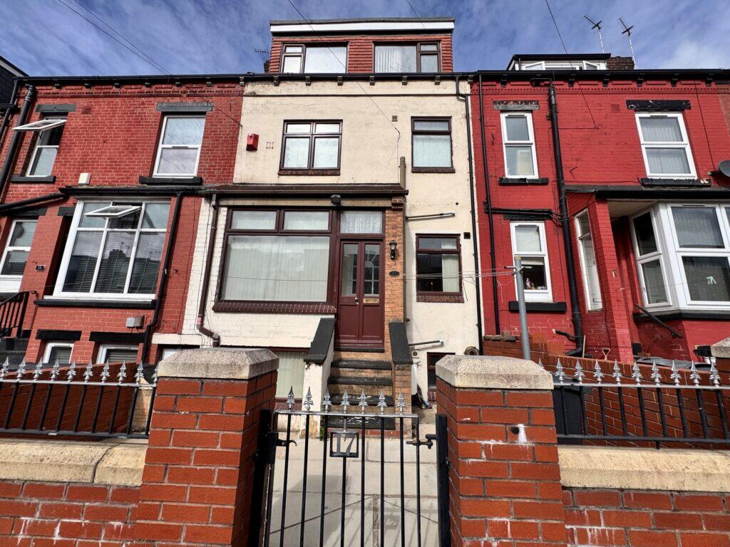 3 bed Mid Terraced House for rent in Leeds. From Ritz Properties - Leeds