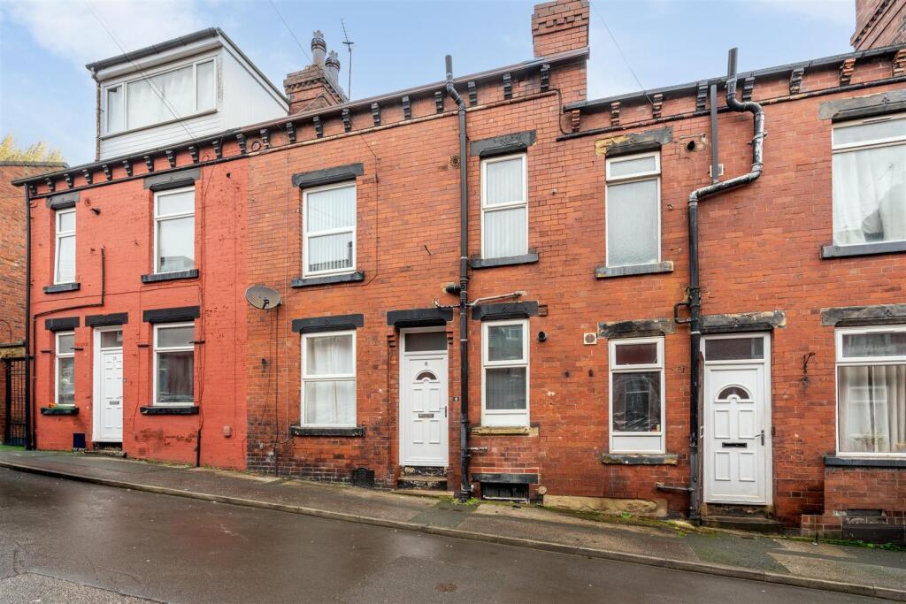 2 bed Mid Terraced House for rent in Troydale. From Ritz Properties - Leeds