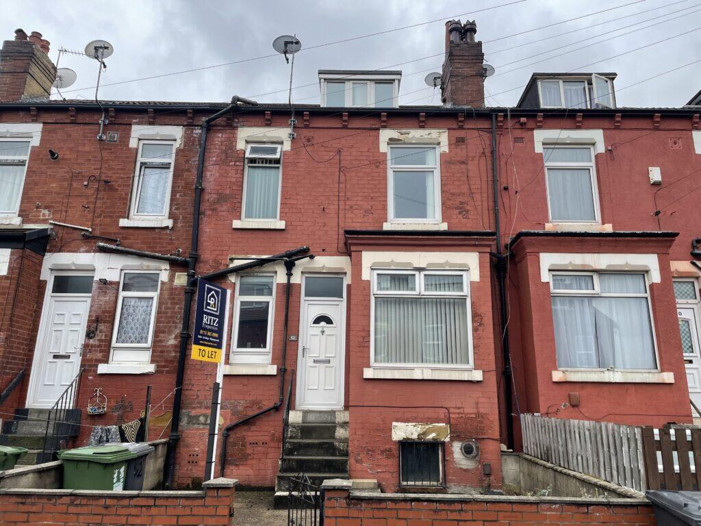 2 bed Mid Terraced House for rent in Leeds. From Ritz Properties - Leeds