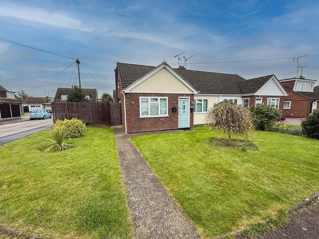 2 bed Semi-detached bungalow for rent in Rochford. From Williams and Donovan - Hockley 2 bed Semi-detached bungalow for rent in Rochford. From Williams and Donovan - Hockley
