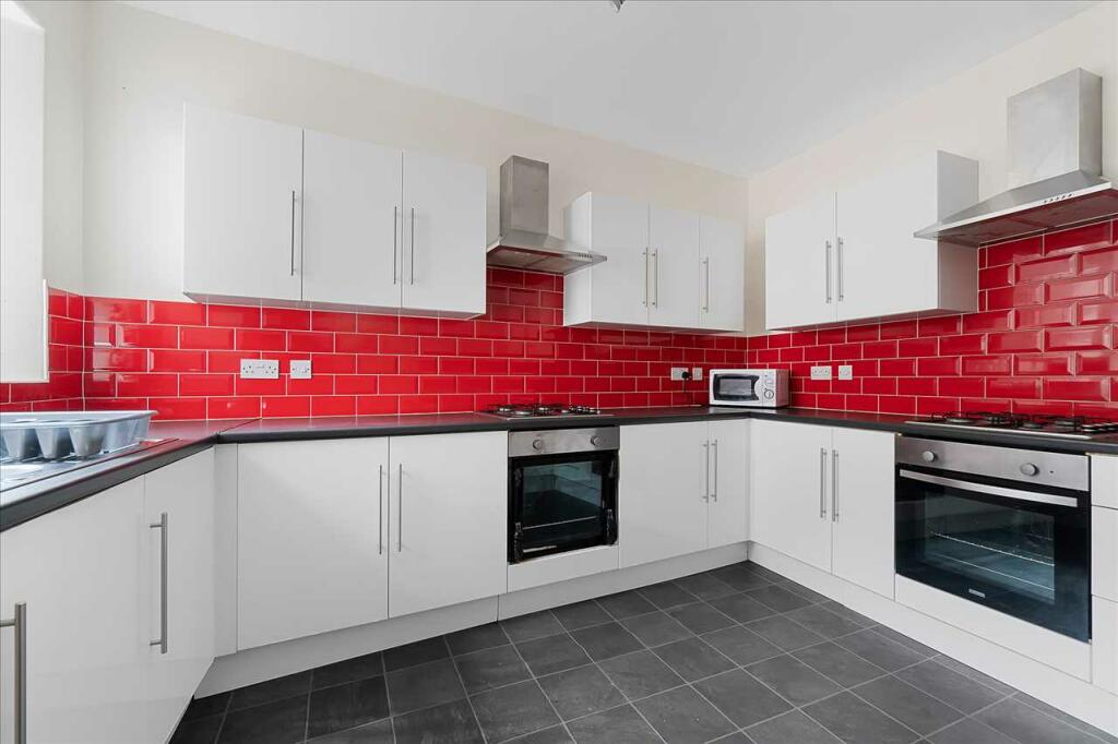 8 bed Mid Terraced House for rent in Plymouth. From Student Choice Plymouth - Plymouth