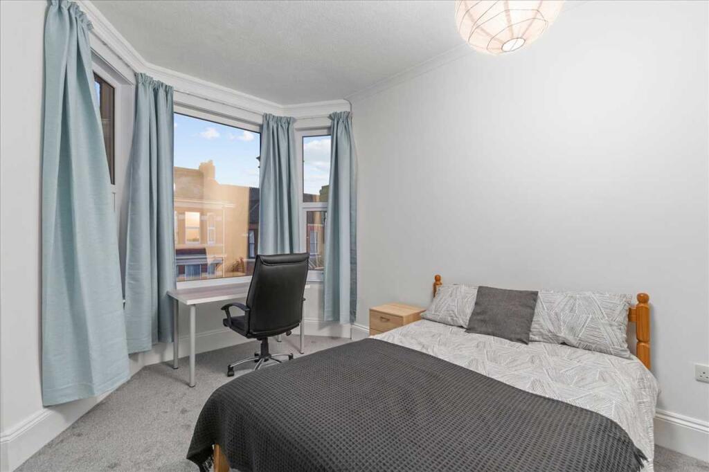 5 bed Mid Terraced House for rent in Plymouth. From Student Choice Plymouth - Plymouth