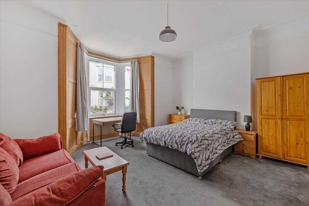 6 bed Mid Terraced House for rent in Plymouth. From Student Choice Plymouth - Plymouth