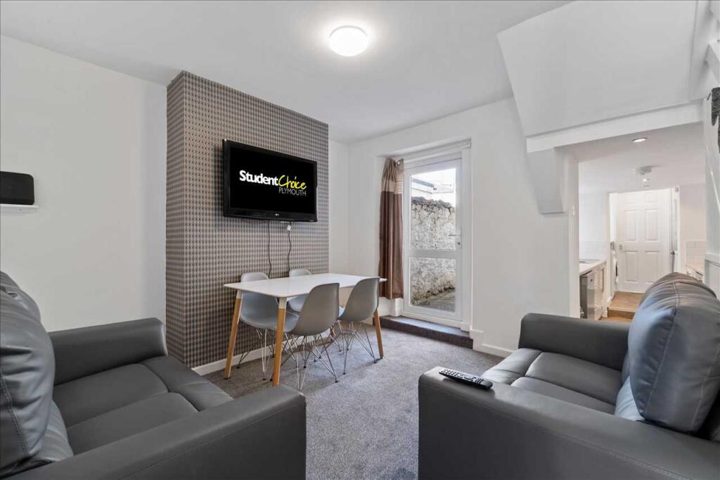 4 bed Mid Terraced House for rent in Plymouth. From Student Choice Plymouth - Plymouth