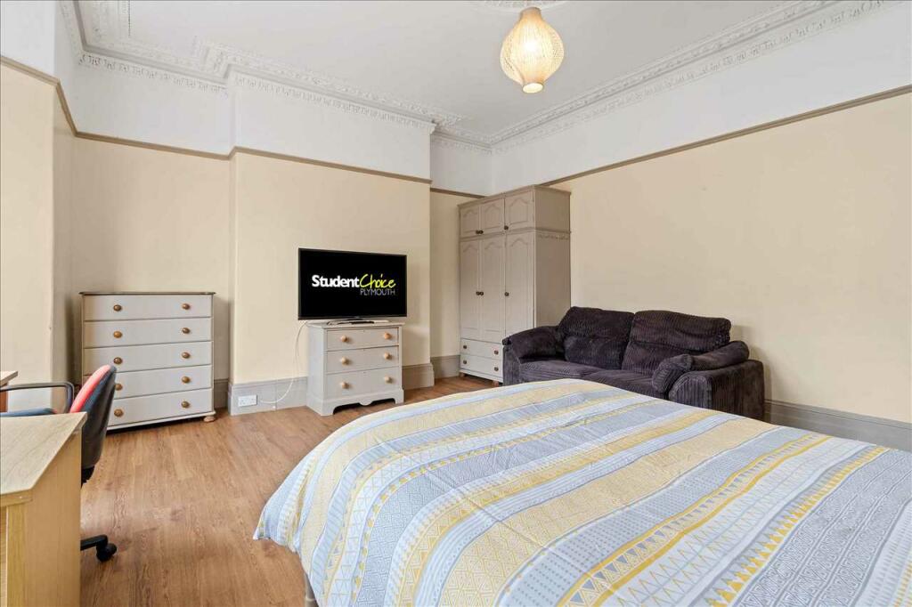 7 bed Mid Terraced House for rent in Plymouth. From Student Choice Plymouth - Plymouth