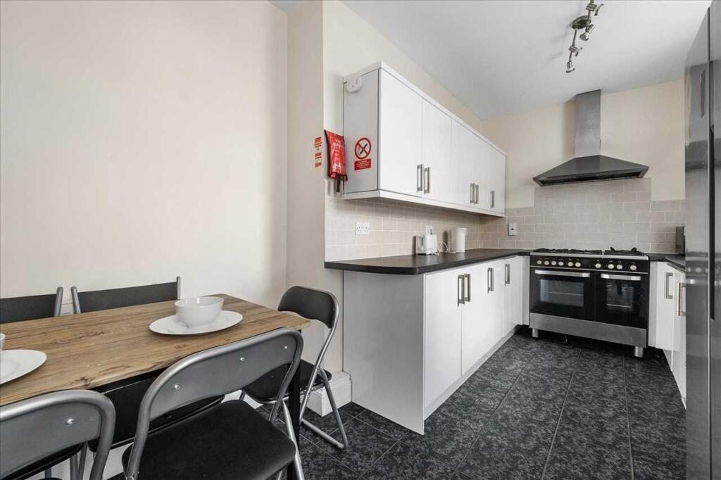 5 bed Mid Terraced House for rent in Plymouth. From Student Choice Plymouth - Plymouth