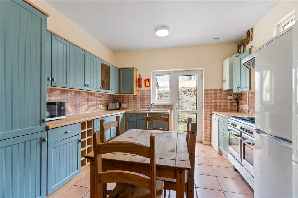 7 bed Mid Terraced House for rent in Plymouth. From Student Choice Plymouth - Plymouth