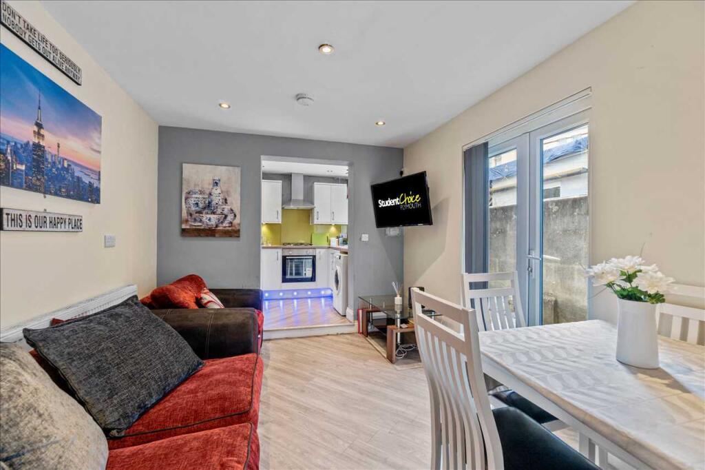 5 bed Mid Terraced House for rent in Plymouth. From Student Choice Plymouth - Plymouth