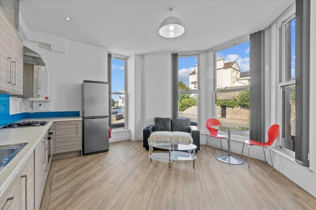 2 bed Apartment for rent in Plymouth. From Student Choice Plymouth - Plymouth
