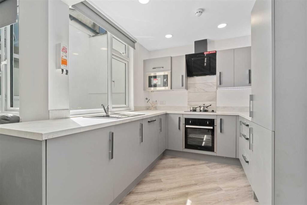 4 bed Apartment for rent in Plymouth. From Student Choice Plymouth - Plymouth