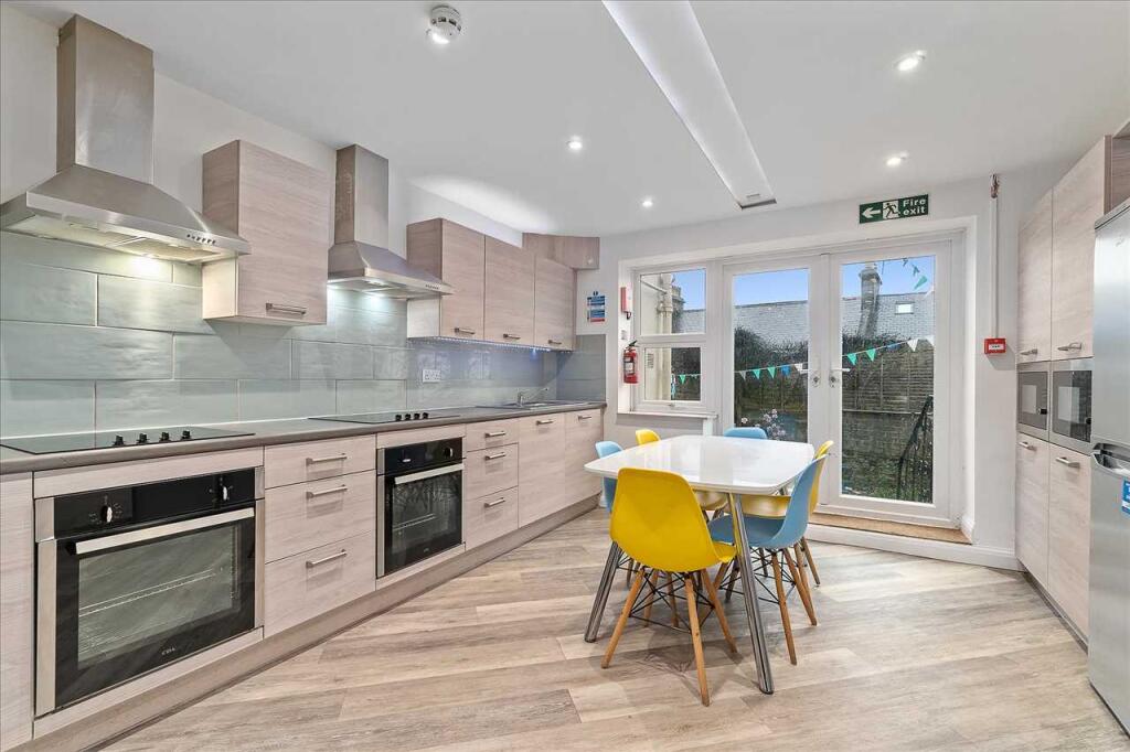 10 bed Mid Terraced House for rent in Plymouth. From Student Choice Plymouth - Plymouth 10 bed Mid Terraced House for rent in Plymouth. From Student Choice Plymouth - Plymouth