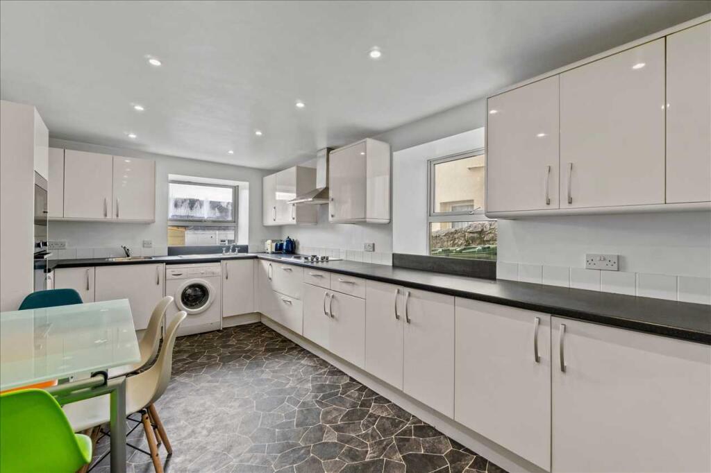 6 bed Mid Terraced House for rent in Plymouth. From Student Choice Plymouth - Plymouth 6 bed Mid Terraced House for rent in Plymouth. From Student Choice Plymouth - Plymouth