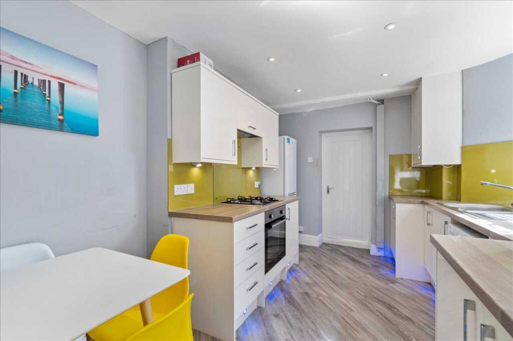 4 bed Mid Terraced House for rent in Plymouth. From Student Choice Plymouth - Plymouth 4 bed Mid Terraced House for rent in Plymouth. From Student Choice Plymouth - Plymouth