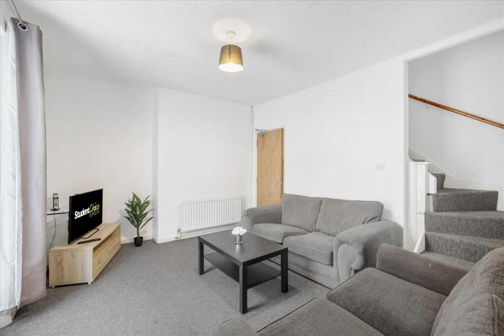 2 bed Mid Terraced House for rent in Plymouth. From Student Choice Plymouth - Plymouth