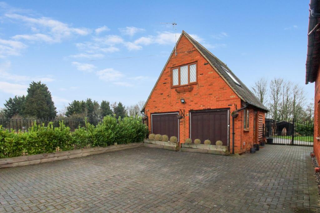 2 bed Apartment for rent in Buntingford. From Keith Ian - Ware