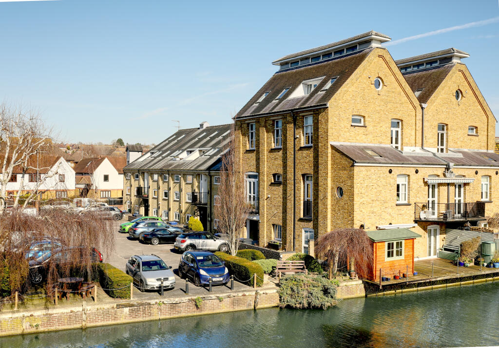 2 bed 1st Floor Flat for rent in Ware. From Keith Ian - Ware