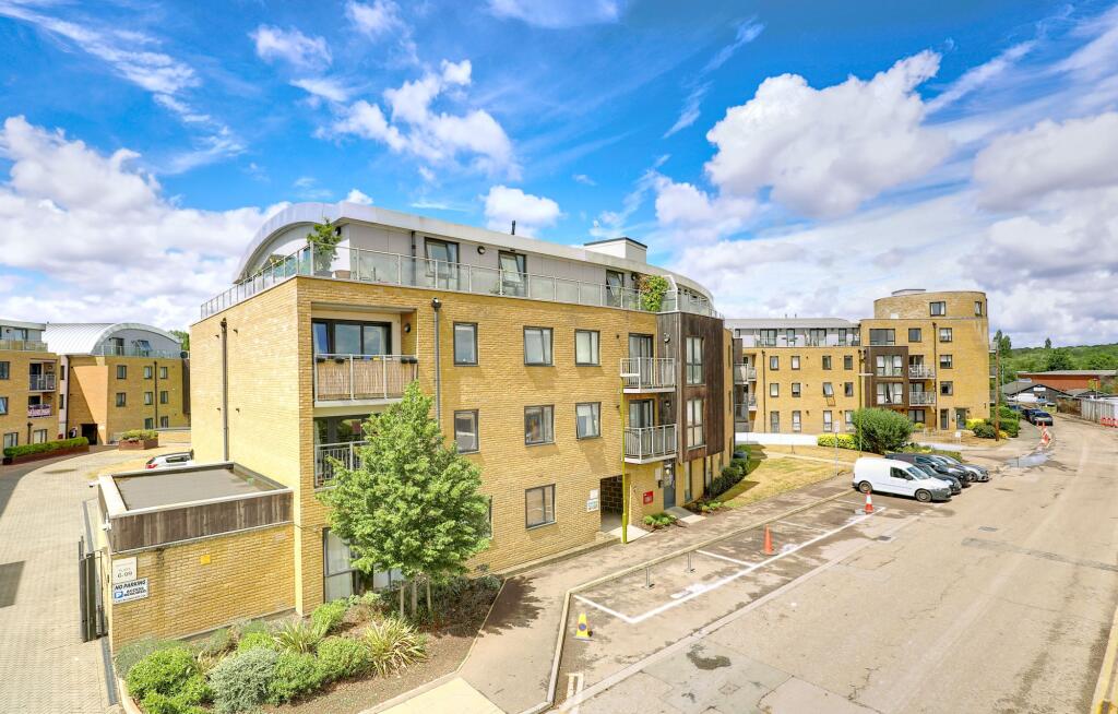 2 bed 1st Floor Flat for rent in Hertford. From Keith Ian - Ware