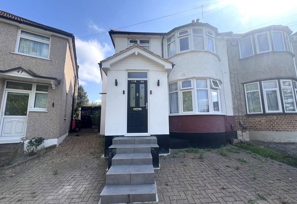 3 bed Apartment for rent in Harrow. From Andrew Pearce - Pinner