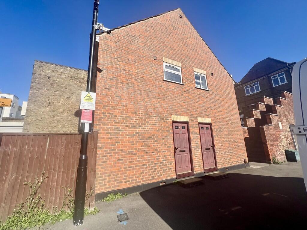 2 bed Apartment for rent in Northwood. From Andrew Pearce - Pinner