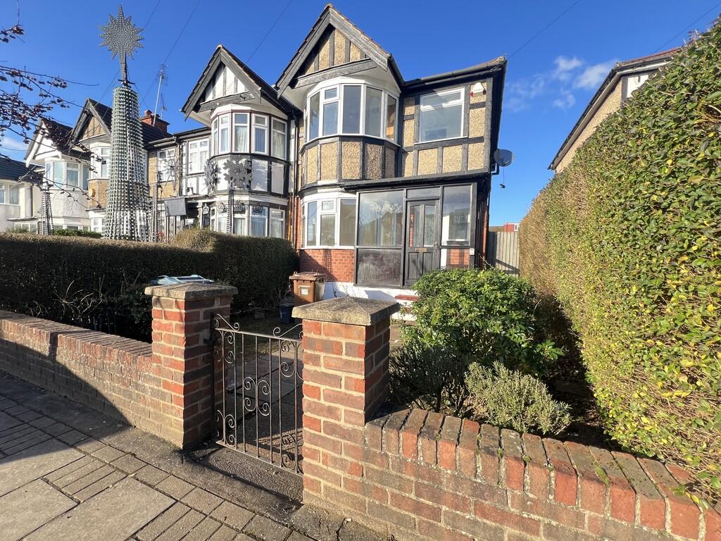 3 bed Mid Terraced House for rent in Harrow. From Andrew Pearce - Pinner