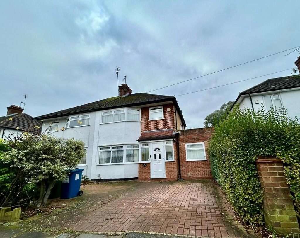 4 bed Semi Detached for rent in Pinner. From Andrew Pearce - Pinner