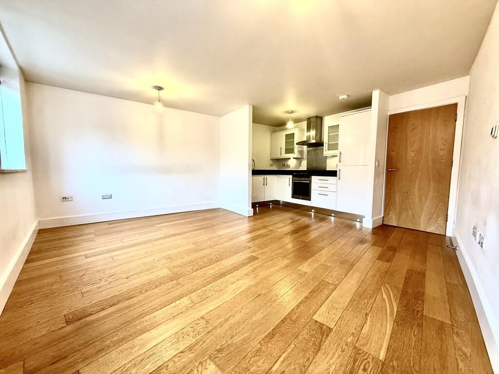 2 bed Apartment for rent in Pinner. From Andrew Pearce - Pinner