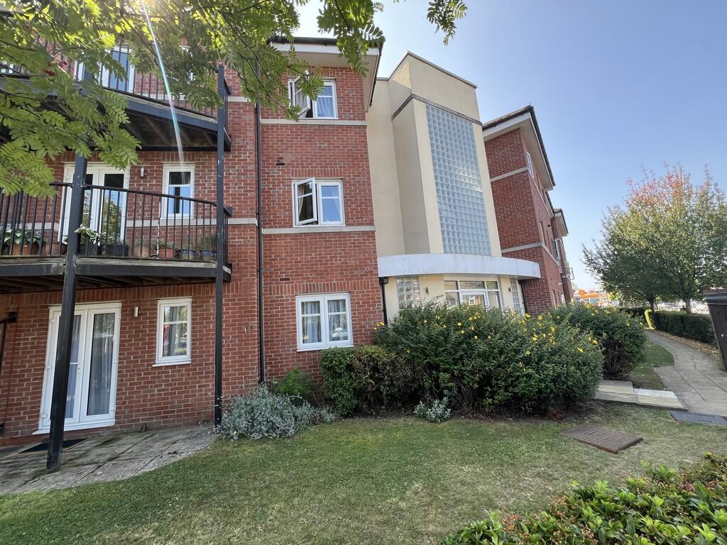 2 bed Apartment for rent in Pinner. From Andrew Pearce - Pinner