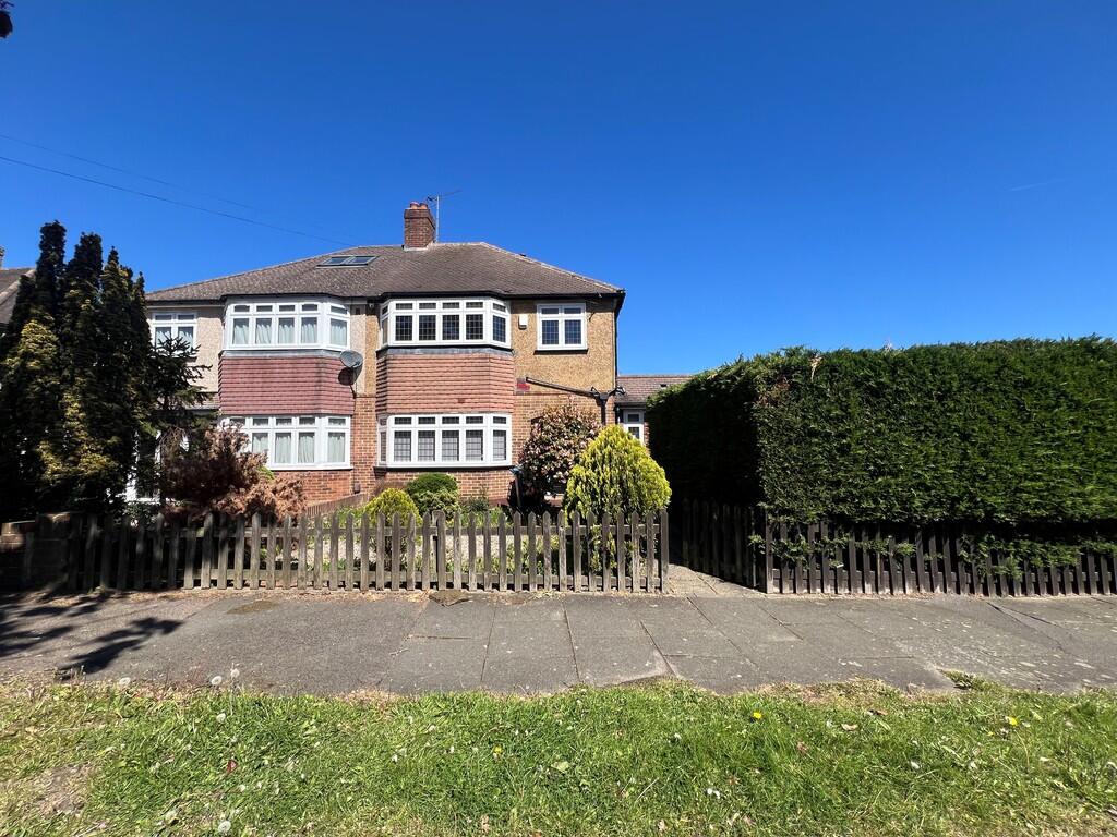 4 bed Semi Detached for rent in Pinner. From Andrew Pearce - Pinner