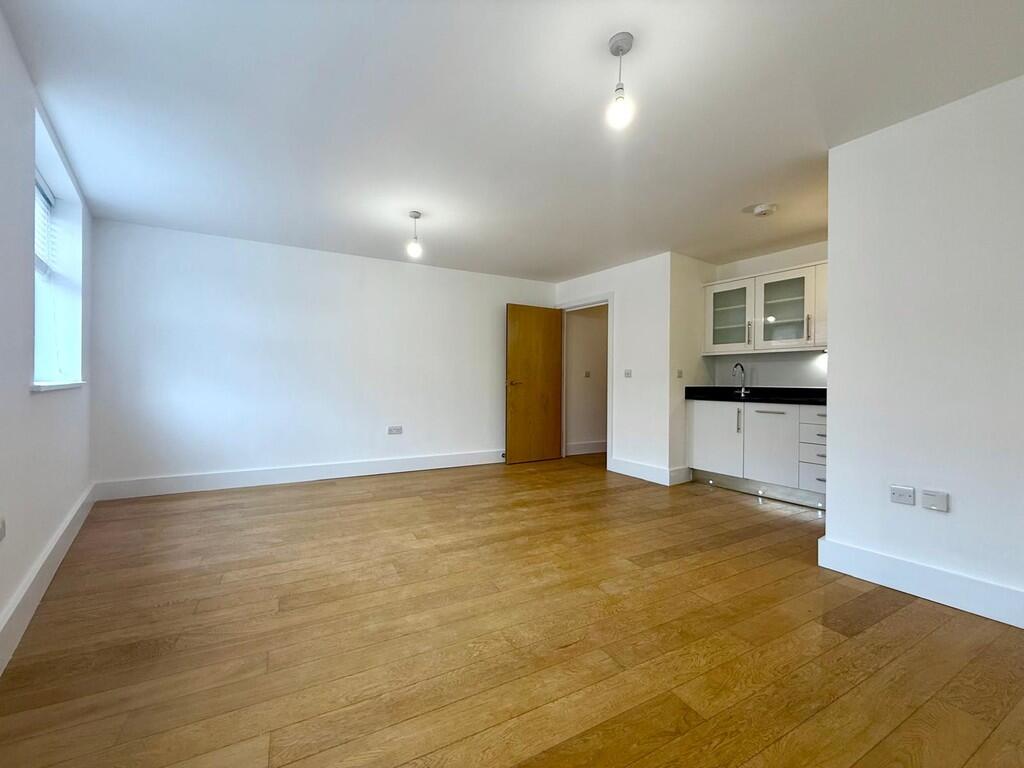 1 bed Apartment for rent in Pinner. From Andrew Pearce - Pinner