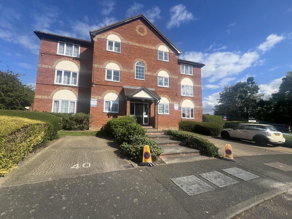 4 bed Apartment for rent in Northwood. From Andrew Pearce - Pinner