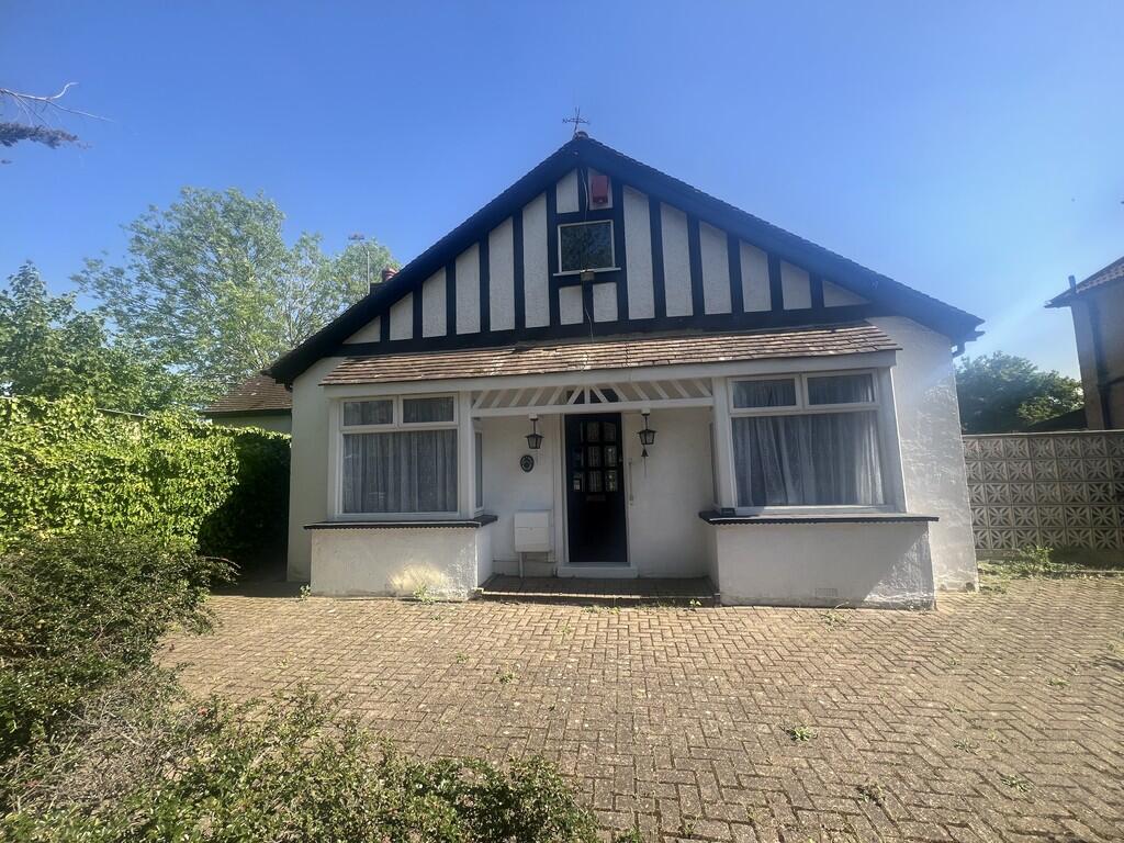 2 bed Detached bungalow for rent in Ruislip. From Andrew Pearce - Pinner 2 bed Detached bungalow for rent in Ruislip. From Andrew Pearce - Pinner