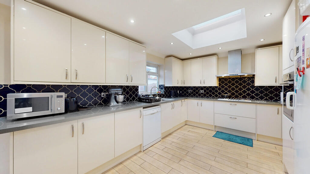 4 bed Barn Conversion for rent in Ruislip. From Andrew Pearce - Pinner