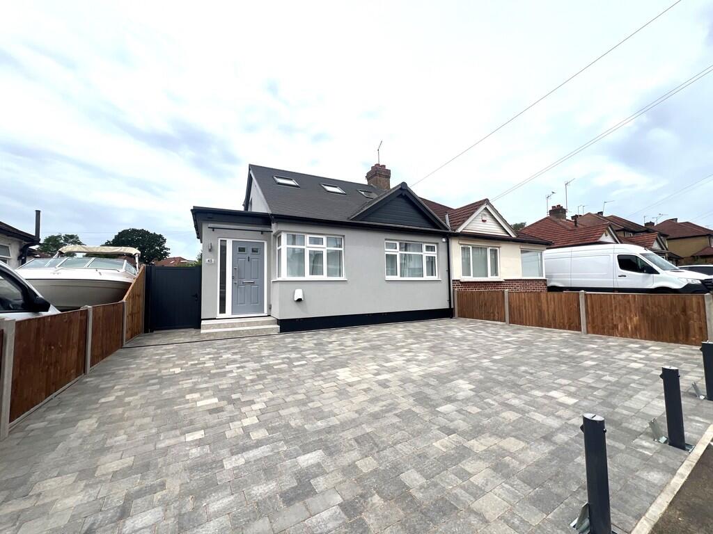 4 bed Semi-detached bungalow for rent in Pinner. From Andrew Pearce - Pinner