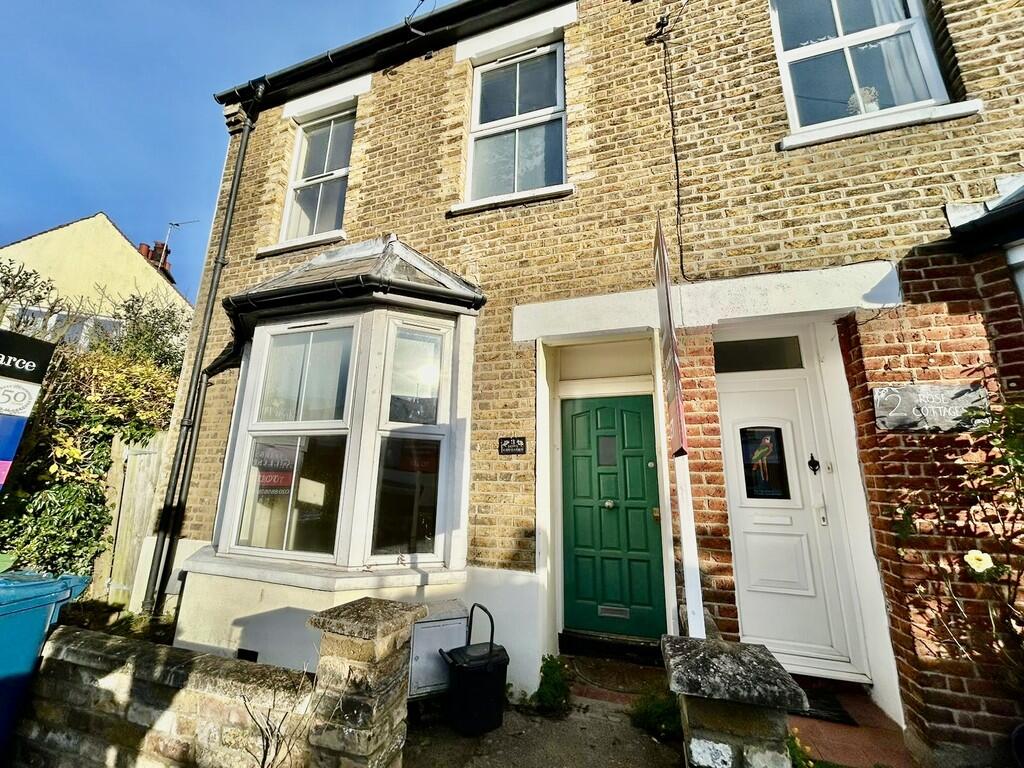 5 bed Cottage for rent in Pinner. From Andrew Pearce - Pinner