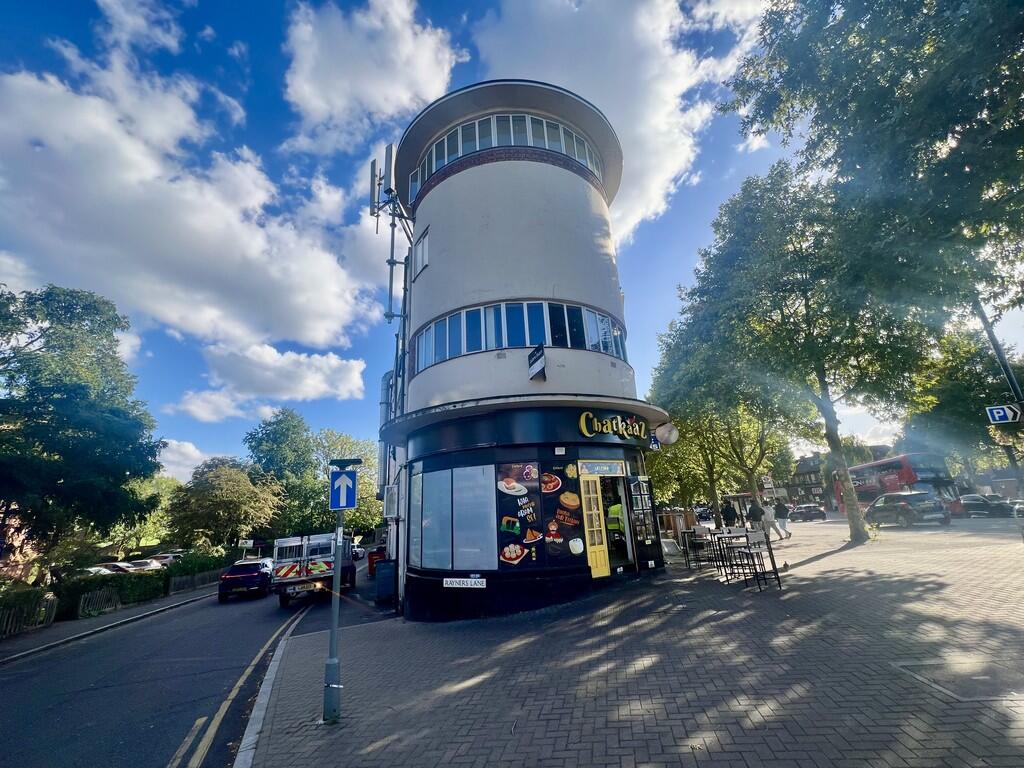 4 bed Apartment for rent in Harrow. From Andrew Pearce - Pinner