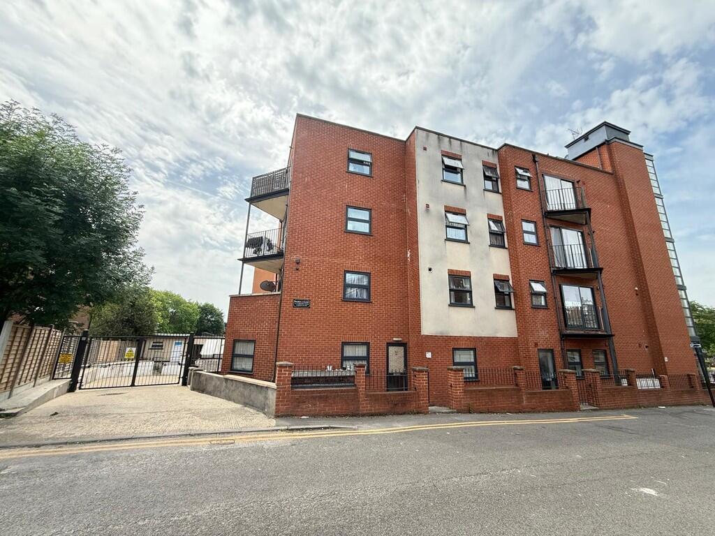 2 bed Apartment for rent in Harrow. From Andrew Pearce - Pinner