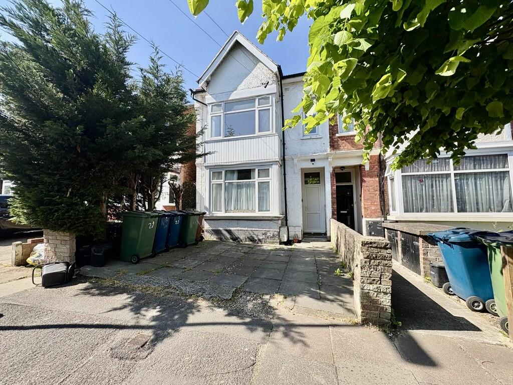 3 bed Apartment for rent in Harrow. From Andrew Pearce - Pinner 3 bed Apartment for rent in Harrow. From Andrew Pearce - Pinner