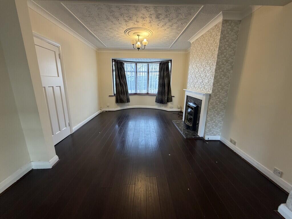3 bed Mid Terraced House for rent in Harrow. From Andrew Pearce - Pinner 3 bed Mid Terraced House for rent in Harrow. From Andrew Pearce - Pinner