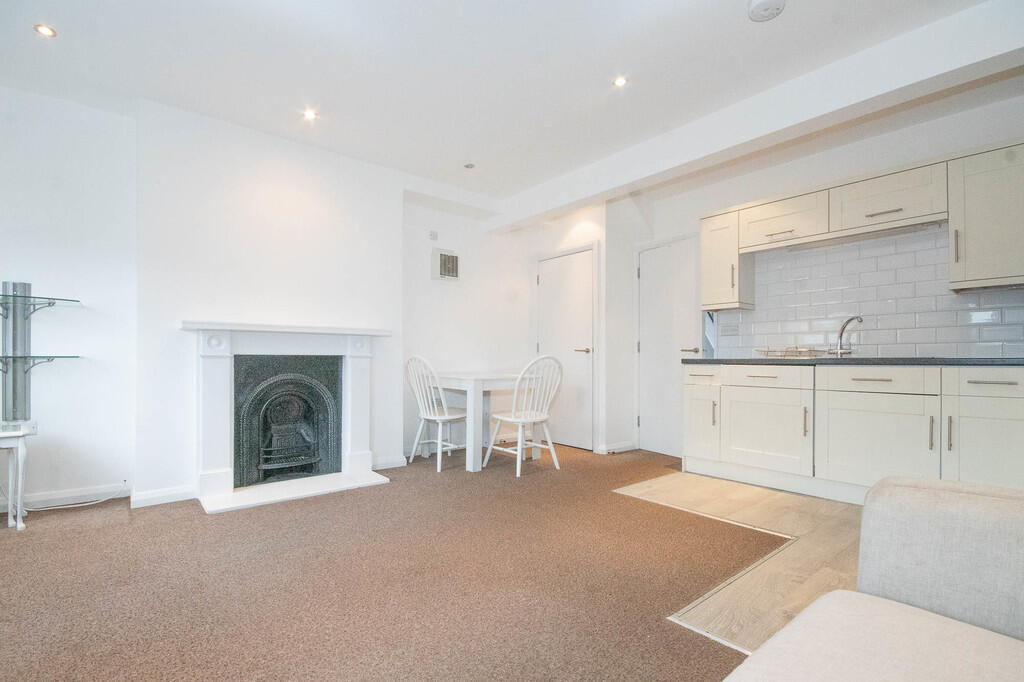 2 bed Apartment for rent in Pinner. From Andrew Pearce - Pinner