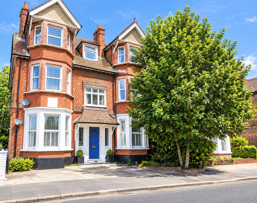 2 bed Apartment for rent in Watford. From Andrew Pearce - Pinner