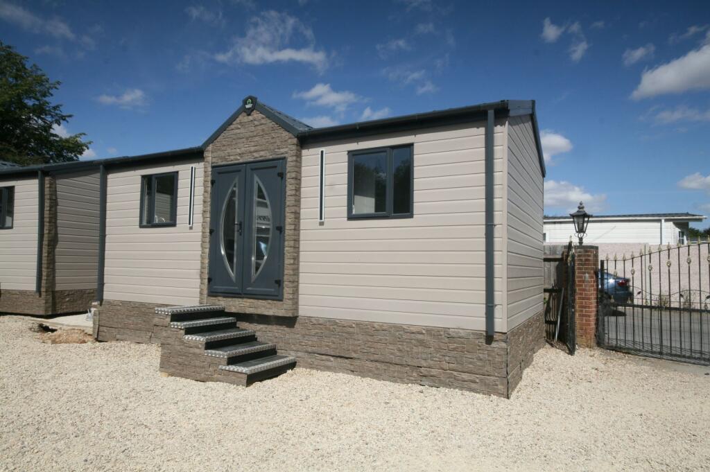 1 bed Park home for rent in Stokenchurch. From Wheatley Estates - Wheatley