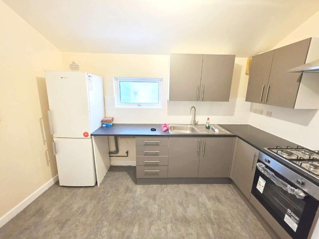 3 bed 1st Floor Flat for rent in East Ham. From Orange Square - London