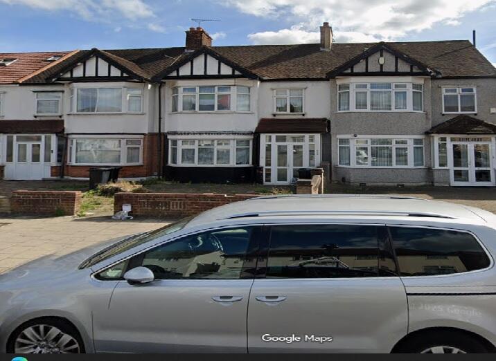 4 bed Mid Terraced House for rent in London. From Orange Square - London