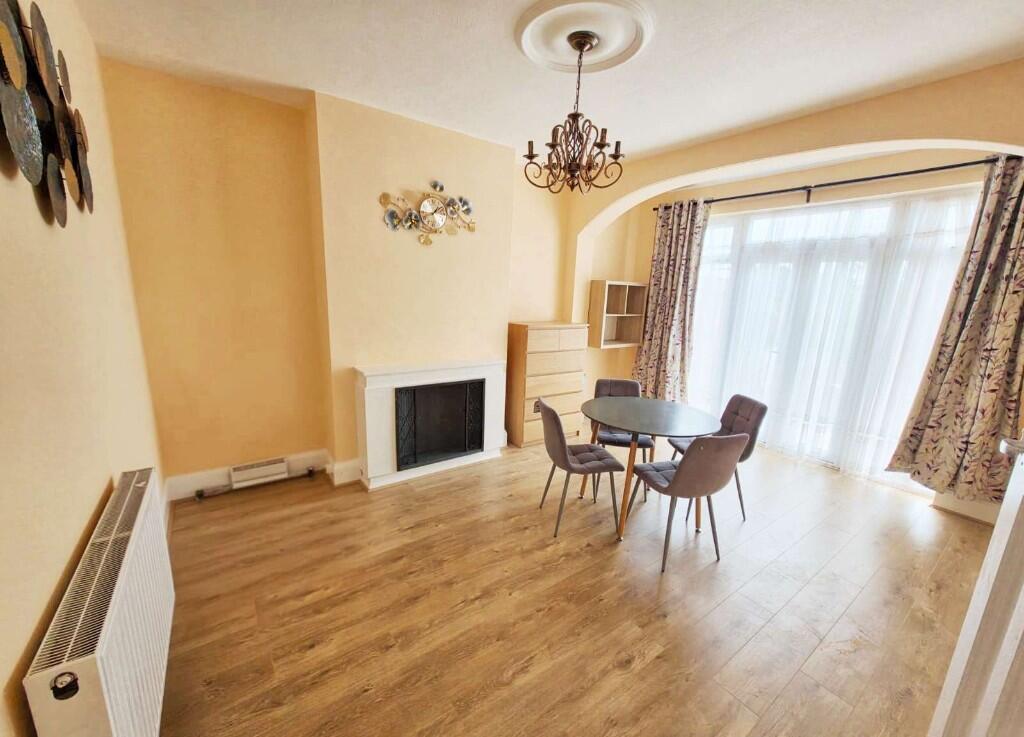 4 bed Semi Detached for rent in Ilford. From Orange Square - London