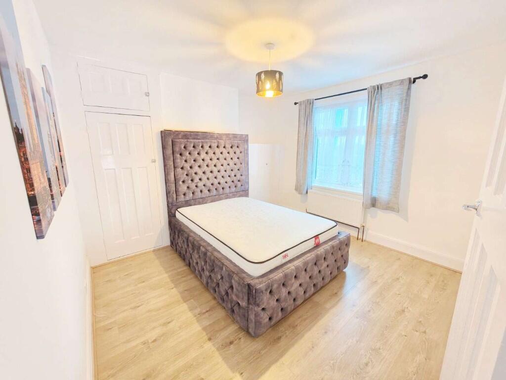 4 bed Semi Detached for rent in London. From Orange Square - London