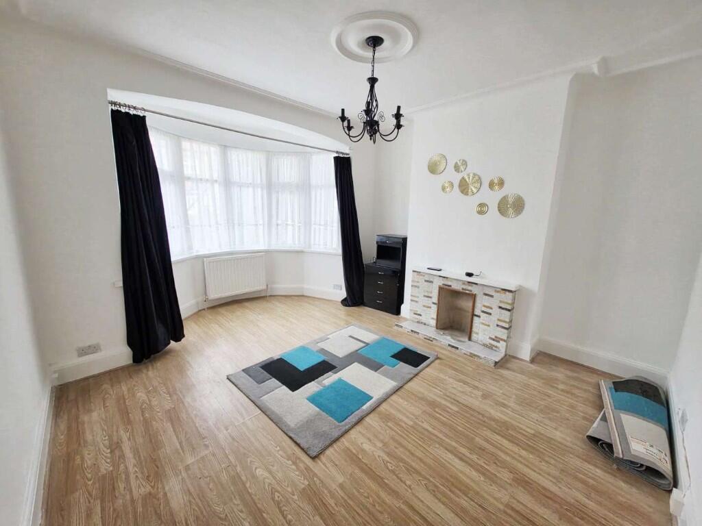 4 bed Semi Detached for rent in Ilford. From Orange Square - London