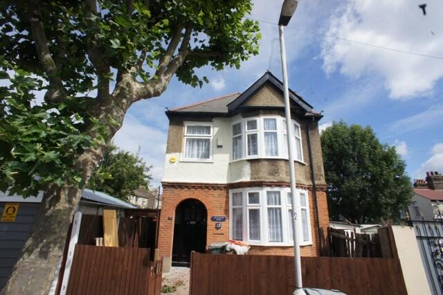 4 bed Detached for rent in Ilford. From Orange Square - London 4 bed Detached for rent in Ilford. From Orange Square - London