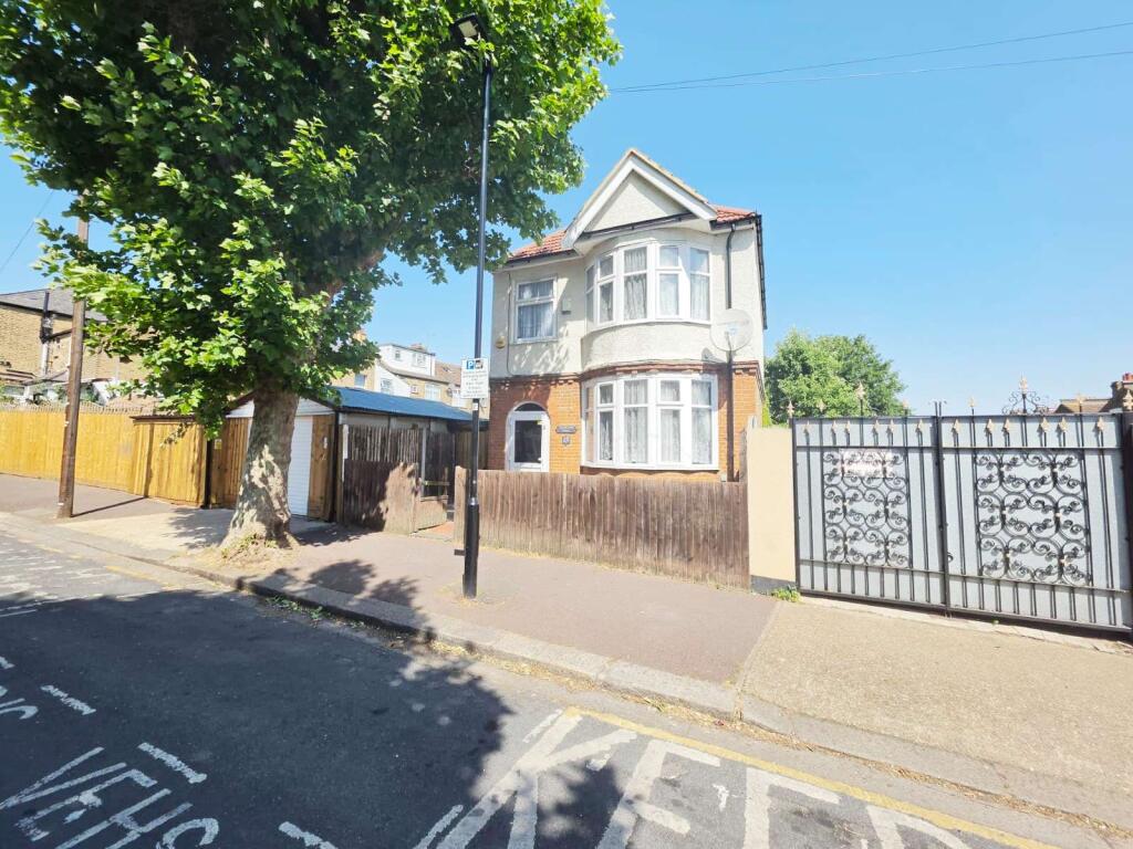 4 bed Detached for rent in Ilford. From Orange Square - London