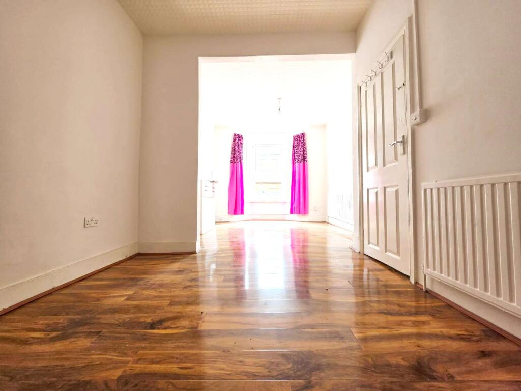 3 bed Mid Terraced House for rent in London. From Orange Square - London